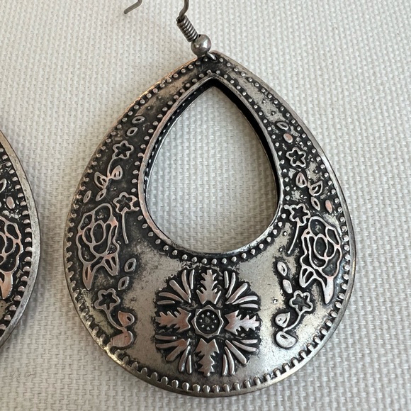 Bohemian Style Teardrop Earrings - Picture 2 of 3